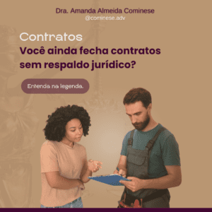 uma mulher e um homem olhando para uma prancheta que está na mão do homem